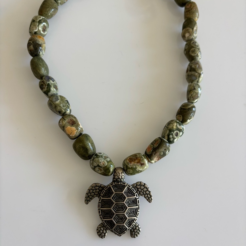 Feifish Beaded Turtle Necklace Green